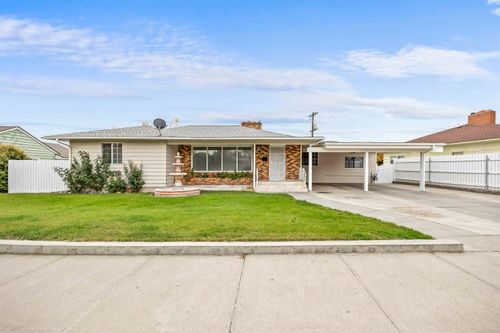 217 Linden Way, Sunnyside, WA, 98944-2134 | Card Image