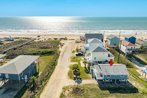 203 Carlton Ave, Surfside Beach, TX, 77541-9831 | Card Image