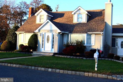 27 3rd Ave, Toms River, NJ, 08757-5011 | Card Image