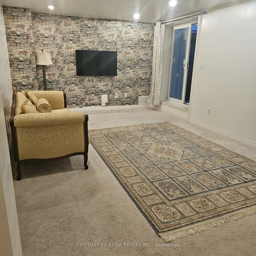 82 Vantage Loop, Newmarket, ON, L3X0K8 | Card Image