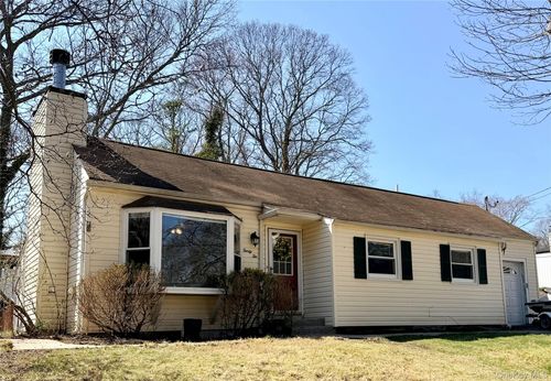 32 Hewlett Dr, Sound Beach, NY, 11789-3018 | Card Image