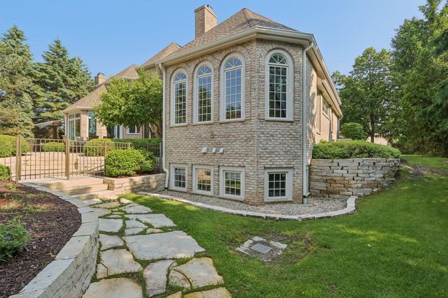 1601 Cedar Bend, House other with 5 bedrooms, 4 bathrooms and null parking in Hartland WI | Image 87