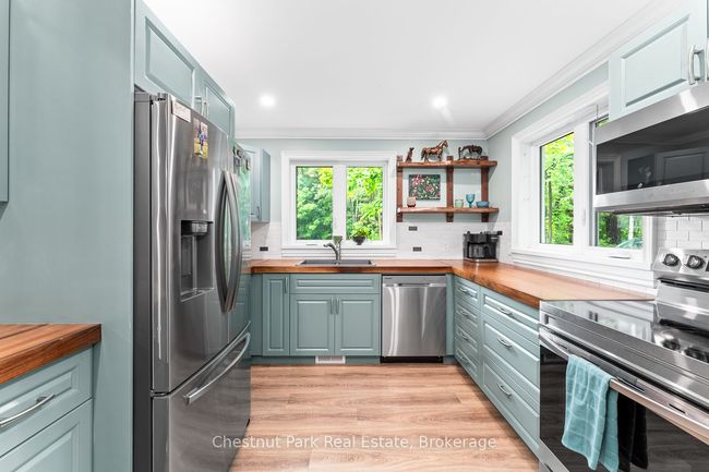 1037 Skeleton Lake 3 Rd, House other with 3 bedrooms, 2 bathrooms and 8 parking in Utterson ON | Image 7
