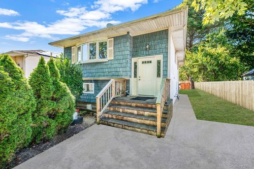 8 Willoughby St, Brentwood, NY, 11717-4012 | Card Image