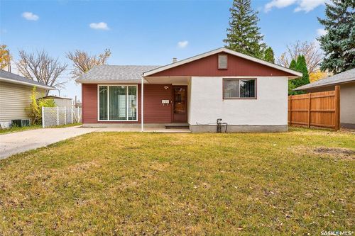 1322 7th Ave Nw, Moose Jaw, SK, S6H4C9 | Card Image