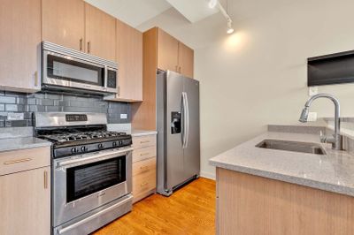 702 - 1224 W Van Buren Street, Condo with 2 bedrooms, 1 bathrooms and 1 parking in Chicago IL | Image 3