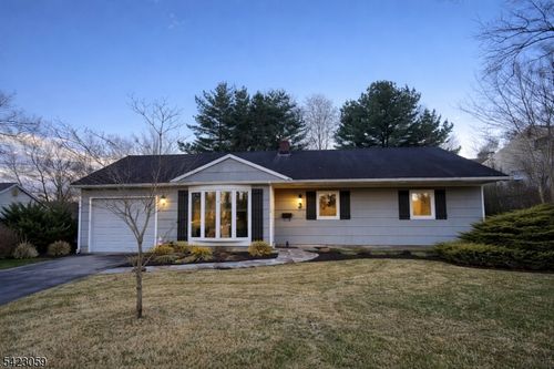 3 Spalding Dr, Livingston, NJ, 07039-3810 | Card Image