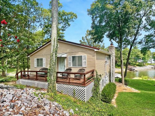 223 Castle Dr, Gilbertsville, KY, 42044-8638 | Card Image