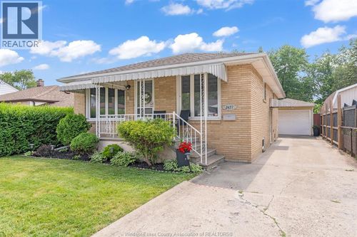 2471 Chandler Rd, Windsor, ON, N8W4A7 | Card Image