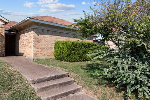 2445 E Timberview Ln, Arlington, TX, 76014-1825 | Card Image