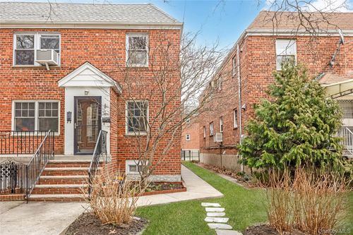 6717 Fresh Meadow Ln, Fresh Meadows, NY, 11365-3418 | Card Image