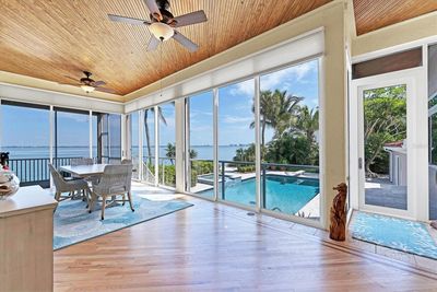 585 Gunwale Lane, House other with 3 bedrooms, 3 bathrooms and null parking in Longboat Key FL | Image 2