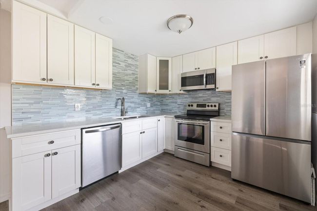 APT-213 - 400 Base Ave E, Condo with 2 bedrooms, 2 bathrooms and null parking in VENICE FL | Image 8