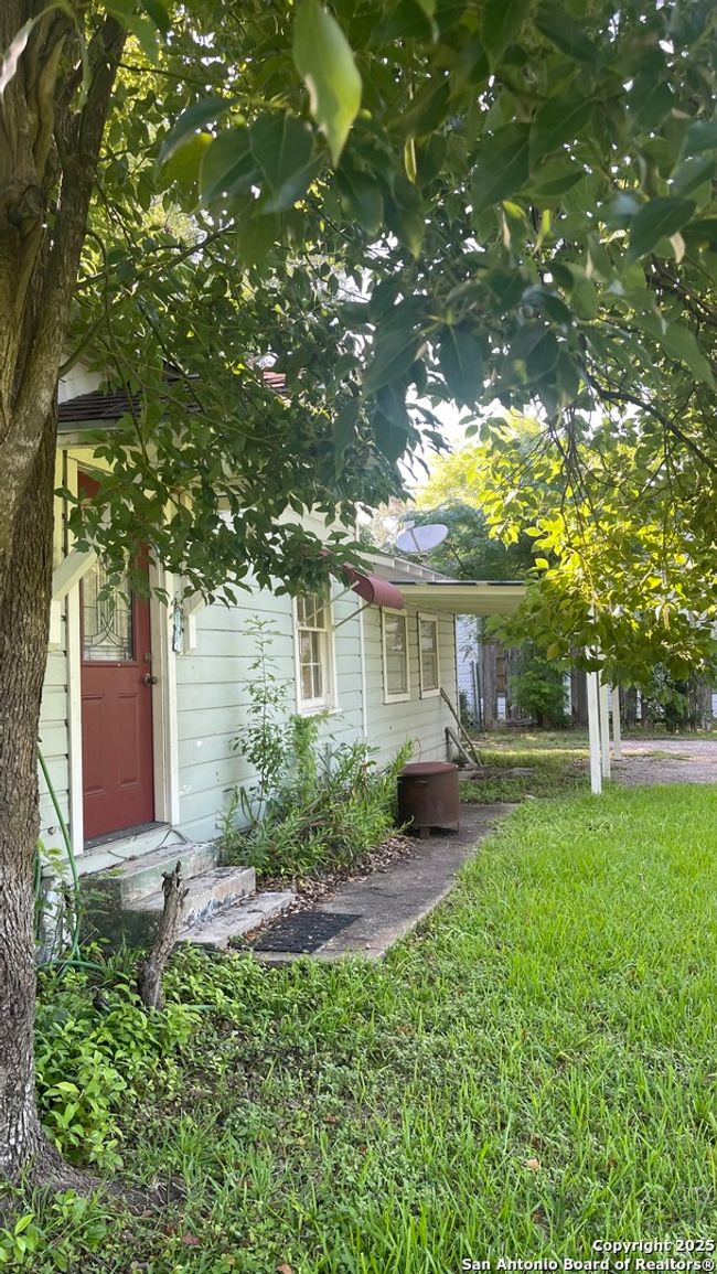332 S Arcola St, House other with 3 bedrooms, 1 bathrooms and null parking in ANGLETON TX | Image 4