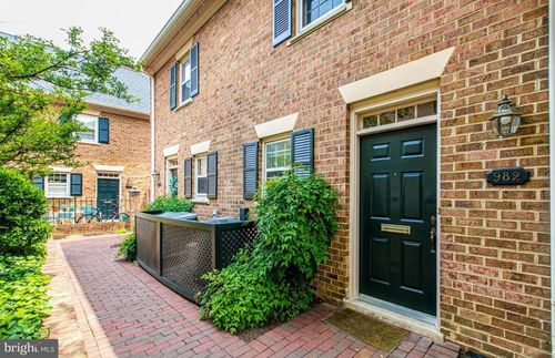 982 N Royal St, ALEXANDRIA, VA, 22314-1528 | Card Image