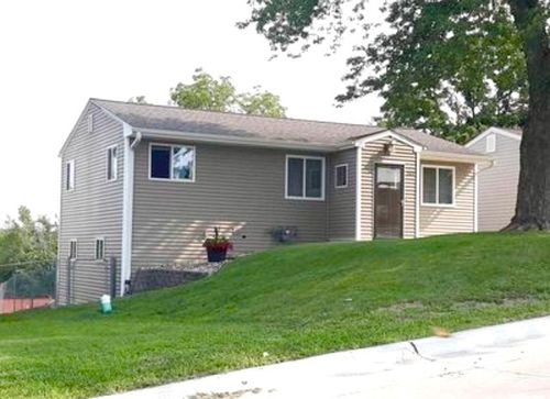 1222 15th Ave S, Clinton, IA, 52732-6120 | Card Image