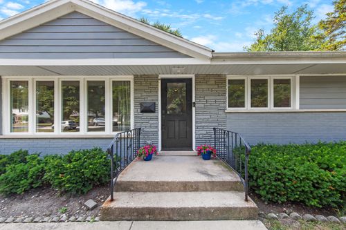 240 Riverside Dr, Northfield, IL, 60093-3241 | Card Image