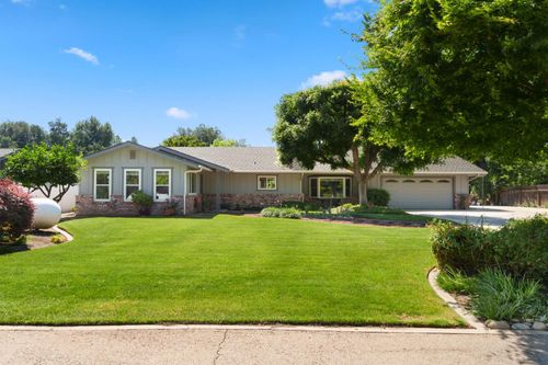 232 Trout Lake Dr, Sanger, CA, 93657-9052 | Card Image