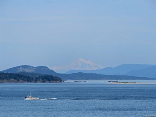 2e-9851 Second St, Sidney, BC, V8L3C7 | Card Image