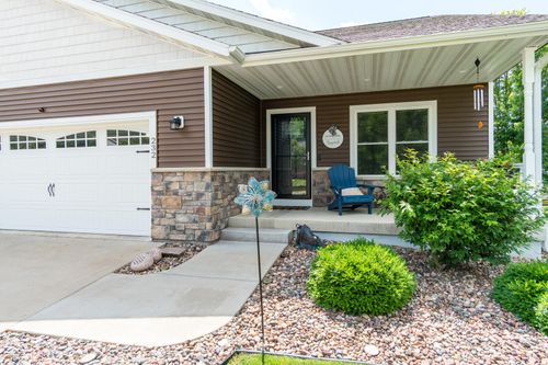 232 Crestwood Ln, Onalaska, WI, 54650-6763 | Card Image