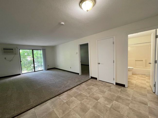 APT-34 - 11 Railroad Ave, Condo with 2 bedrooms, 1 bathrooms and null parking in Derry NH | Image 12