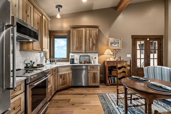 115 Trophy Oak Pt, Home with 5 bedrooms, 5 bathrooms and 3 parking in Fredericksburg TX | Image 33