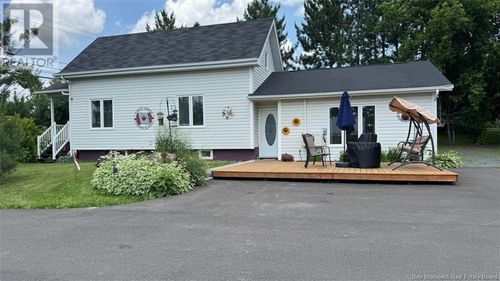 305 Rue St-Jean, Saint Léonard, NB, E7E2C4 | Card Image