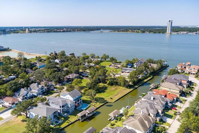 211 Valmar St, House other with 4 bedrooms, 4 bathrooms and 2 parking in Kemah TX | Image 8