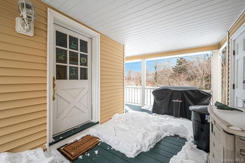 3 Moss Creek Ln, E Patchogue, NY, 11772-6166 | Card Image