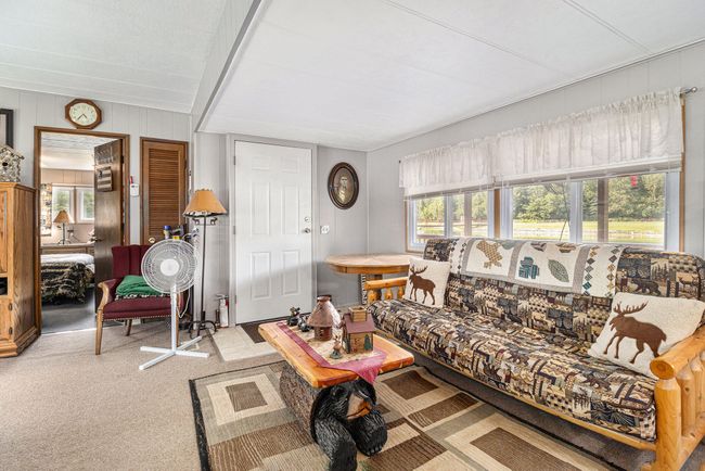 Living Room | Image 15