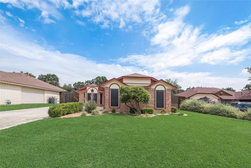 302 Manana Dr, Grand Prairie, TX, 75050-6540 | Card Image