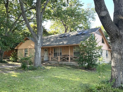 901 Saturn Springs Dr, Garland, TX, 75041-2909 | Card Image