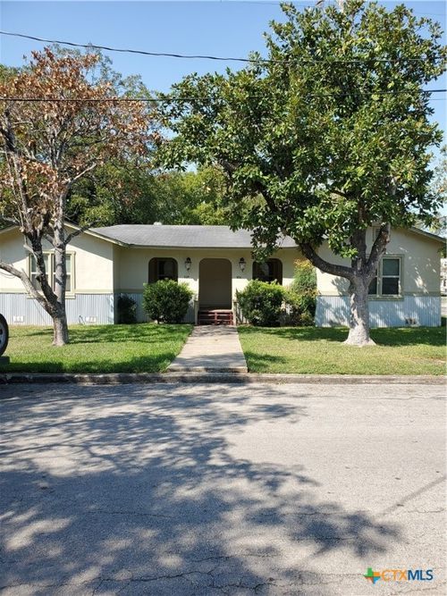 826 Bowie St, Seguin, TX, 78155-4438 | Card Image