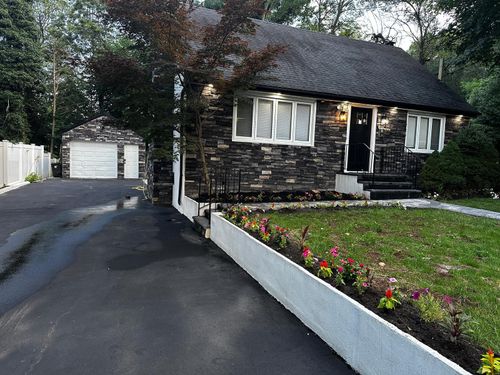 18 Davis St, Melville, NY, 11747-1403 | Card Image