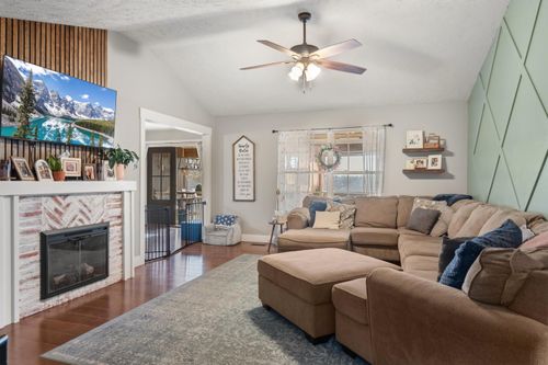 408 Pine St, Willard, MO, 65781-9314 | Card Image