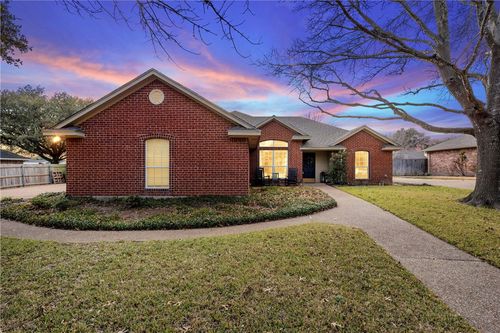 925 Steamboat Circle, Hewitt, TX, 76643 | Card Image