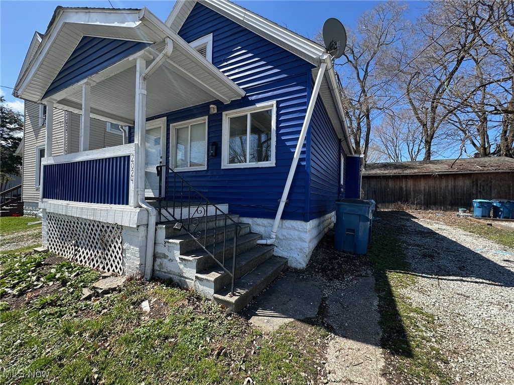 Lexington Ave, Lorain, OH 44052