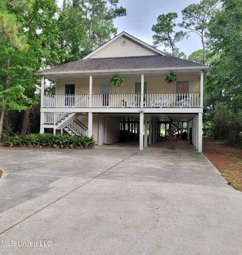 127 Country Club Dr, Pass Christian, MS, 39571-2201 | Card Image