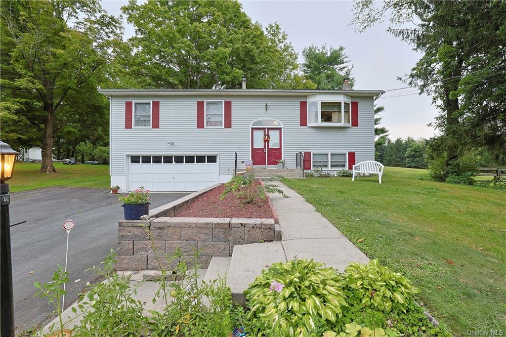 Quaker St, Wallkill, NY 12589