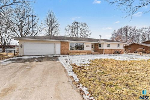 417 S Fairview Dr Drive, Luverne, MN, 56156 | Card Image