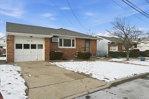 49 Atlantic Ave, Carle Place, NY, 11514-1608 | Card Image