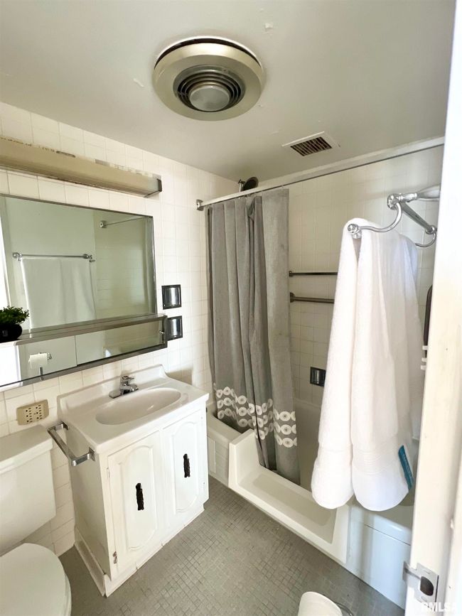 5B - 1337 21 St Ave, Condo with 2 bedrooms, 2 bathrooms and null parking in Rock Island IL | Image 17