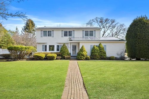19 Maplewood Dr, Bellport, NY, 11713-2438 | Card Image