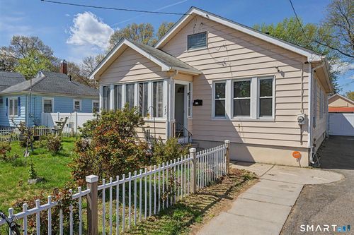 172 Sisson St, East Hartford, CT, 06118-1538 | Card Image