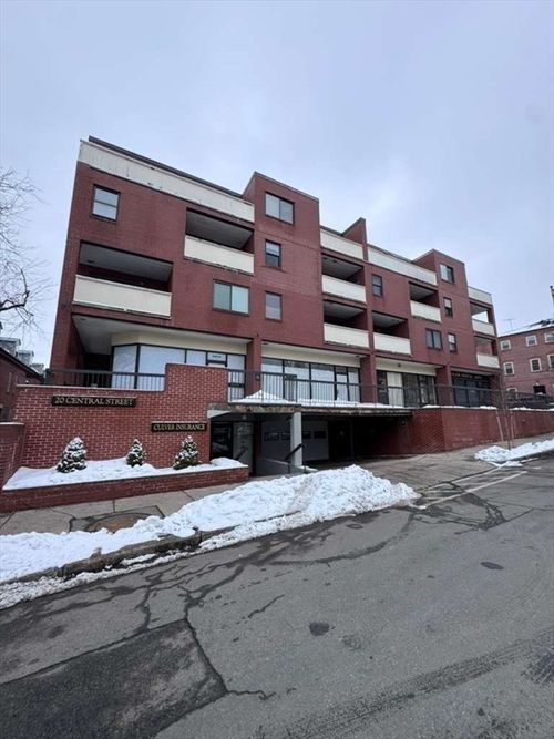 apt-215-20 Central St, Salem, MA, 01970-3756 | Card Image