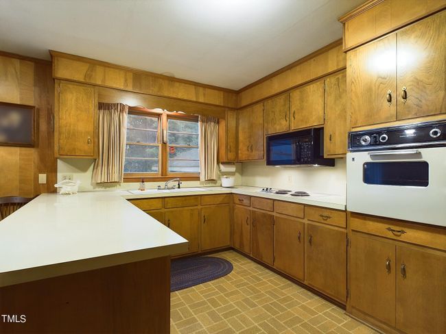 Kitchen | Image 11