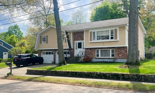 17 Old Farm Rd, Reading, MA, 01867 | Card Image