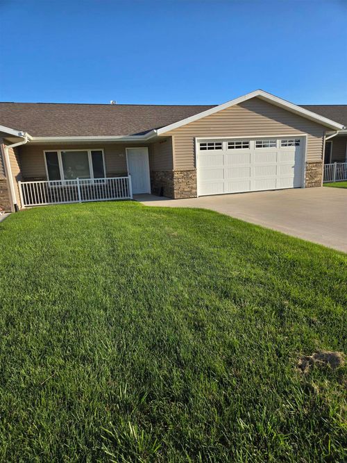 309 4th Ave Sw, Cresco, IA, 52136-1917 | Card Image