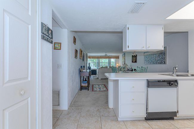 2007 - 2007 Palm Beach Trace Dr, Condo with 2 bedrooms, 2 bathrooms and null parking in Royal Palm Beach FL | Image 7
