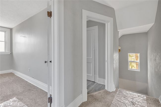 Upstairs hallway | Image 20